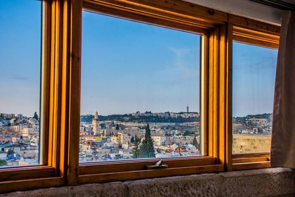Into Jerusalem Heart Екстериор снимка